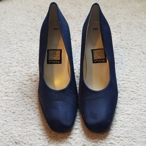 Navy blue heels